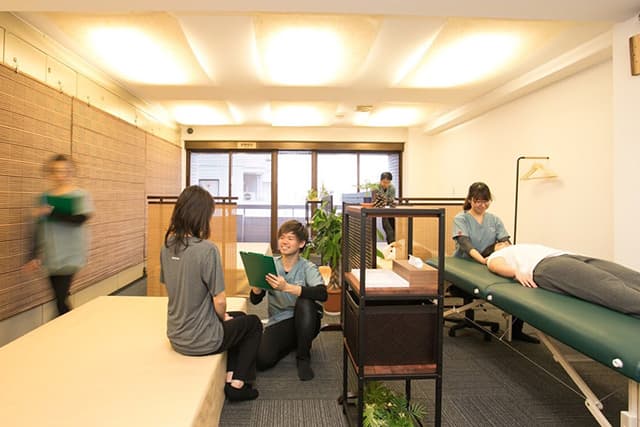 ゆらしラボ代々木駅前30秒の店内