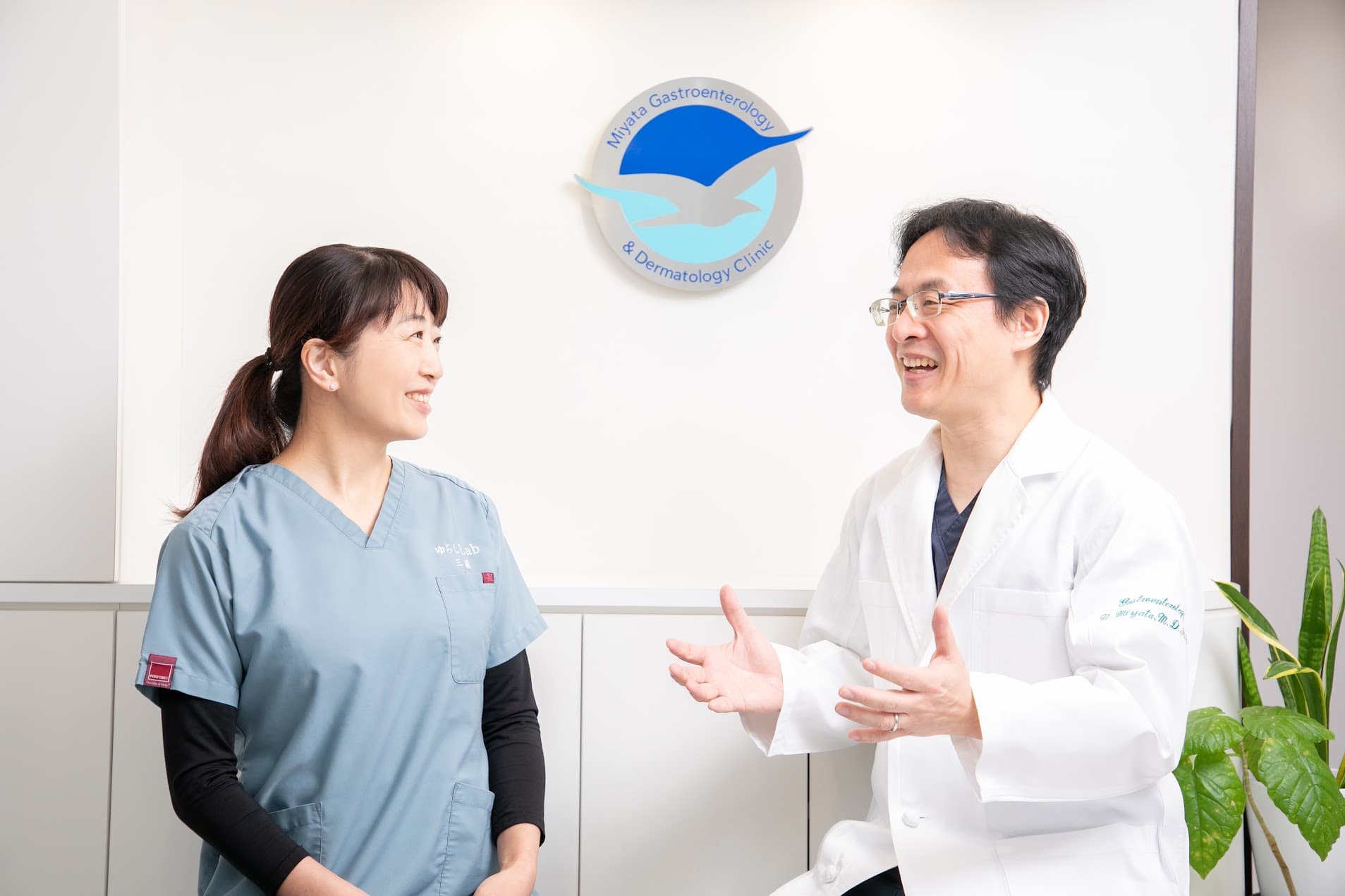 A physician and a Yurashi practitioner in discussion at Miyata Clinic