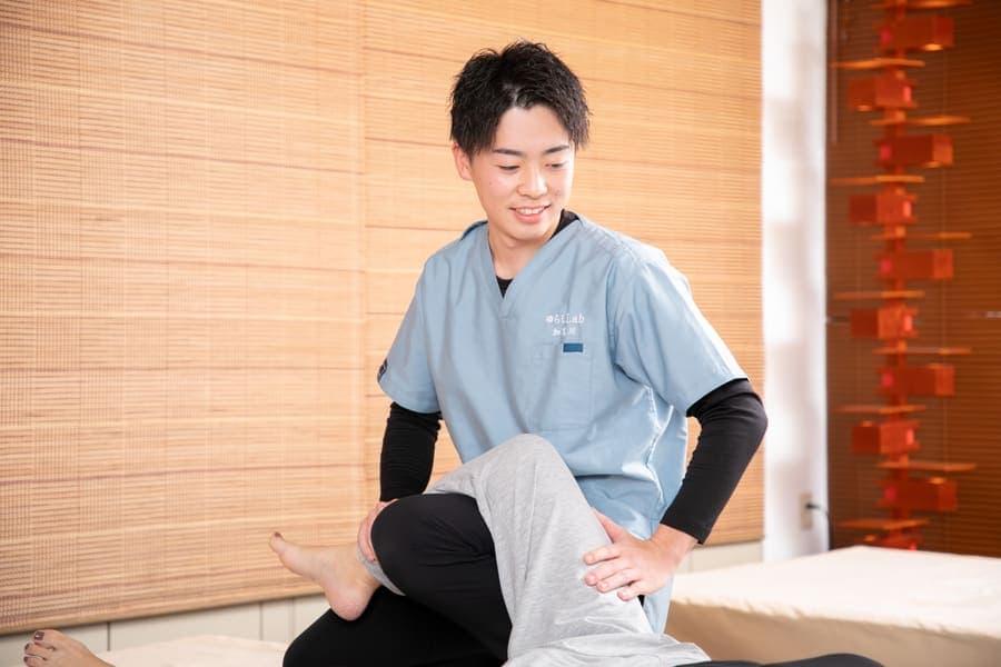 ゆらしラボ代々木で施術を受けるお客様