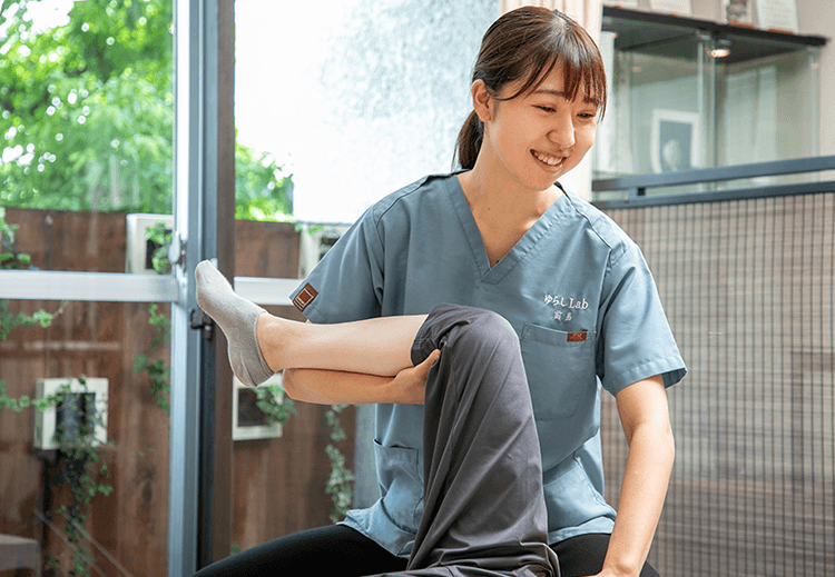 ゆらし療法による女性のオスグッド施術