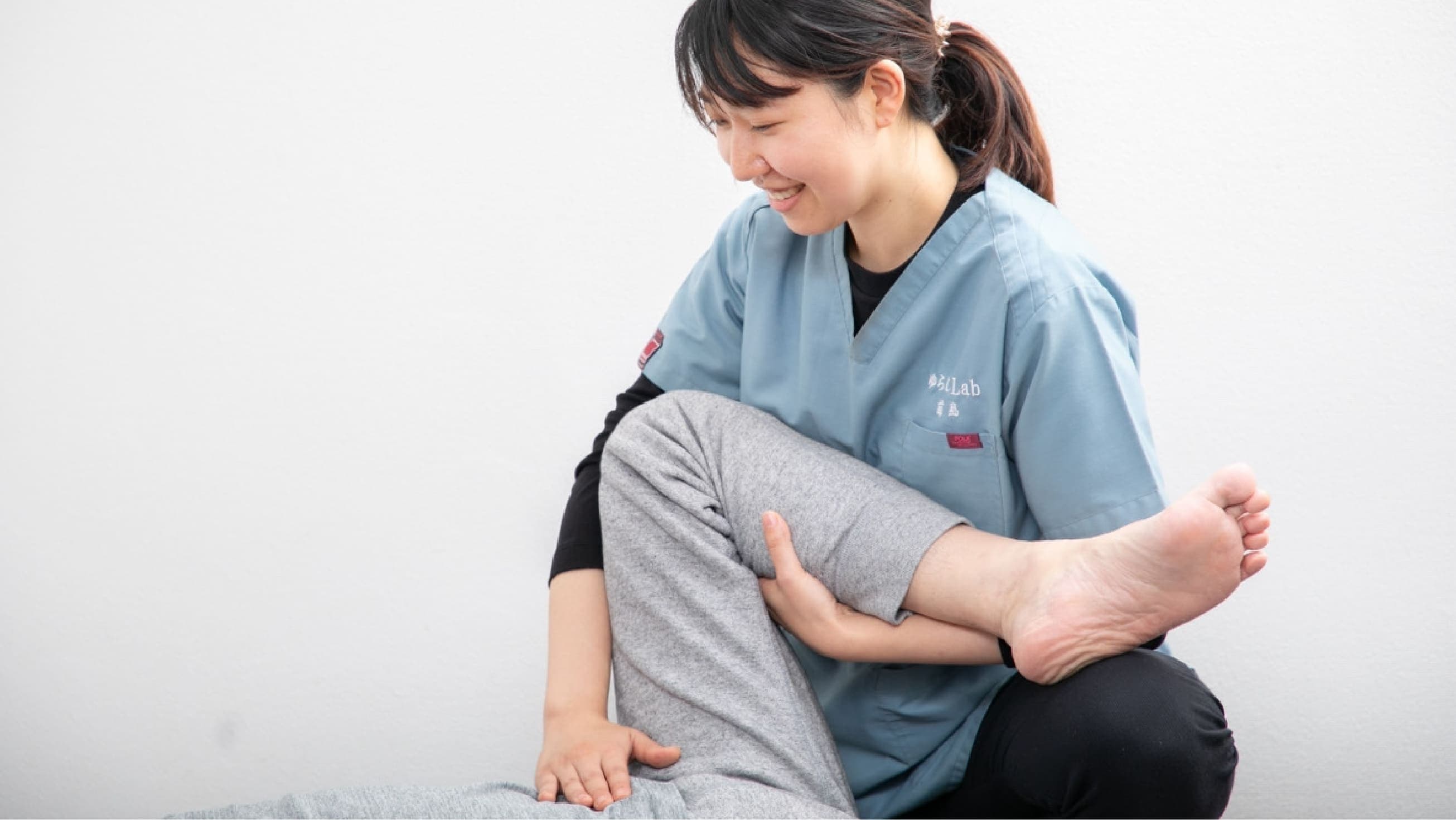 ゆらし療法による肉離れの施術風景